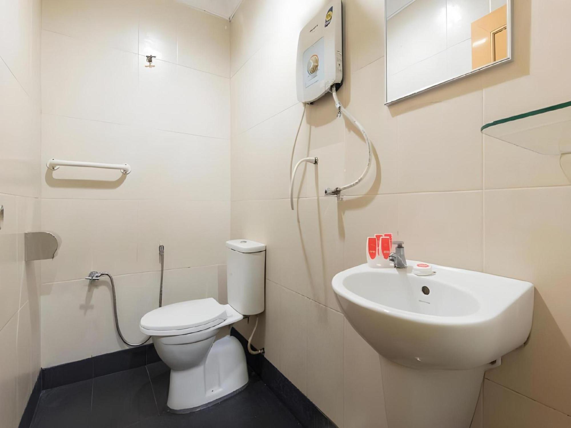 Amani Hotel Kampong Sungai Ramal Dalam Екстериор снимка